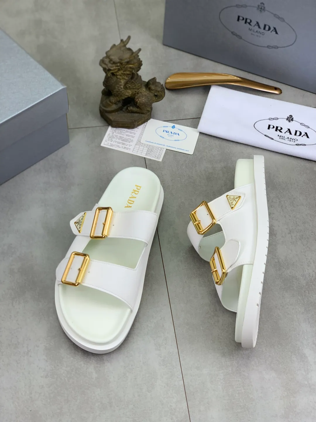 Men's shoes 💰P340💰【New style】🎁🎁🎁 PRADA Prada's new casual slippers, original official website, perfect workmanship, transmitting a kind of noble luxury, sublimating its definition of luxury in Prada's high-end extraordinary craftsmanship. Original combination outsole, code number: 38-44 (45 customized) Multiple colors 🉑️ to choose from